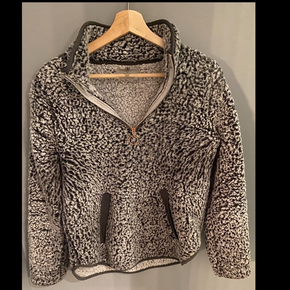 Fuzzy gray pull over sweater